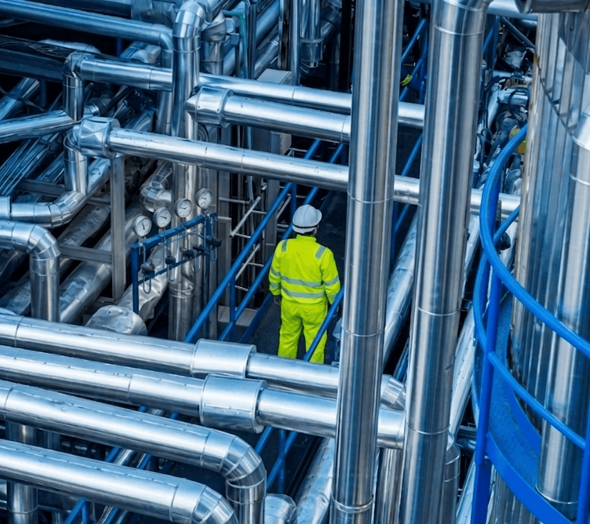 Industriële procesgasinstallatie in een ATEX-omgeving waar akoestische gaslekdetectie wordt uitgevoerd